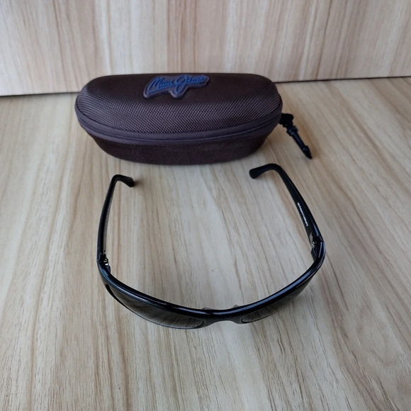 Maui Jim ONO  #MJ 127-02  Black Sunglasses , France + Case - Picture 1 of 9